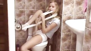 A little surprise from a blonde in the public toilet, just her thing