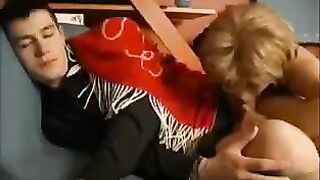 A hot blowjob early in the morning can’t be missed