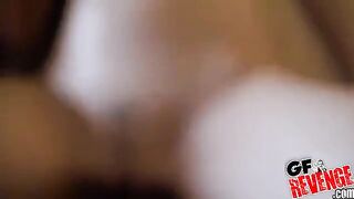 Two smiling girls shared the man’s penis in their mouths, an incredible sight