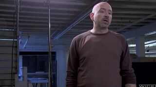 Homeless woman fucks a guy who did not notice her in the gateway