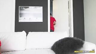 A man roughly fucked a pretty woman in the shower, she screamed with pleasure