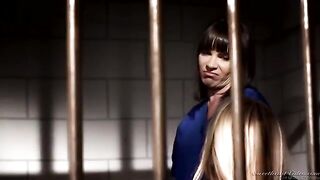 Lesbian beauties fuck without using their hands in the cell