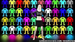 Blondie shakes her tits while dancing in front of the crowd