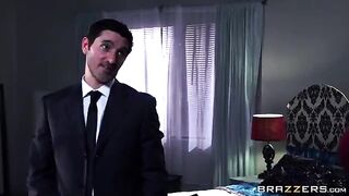 A man roughly fucked the mouth of a beautiful whore