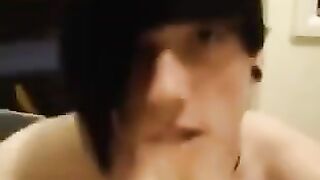 The guy really likes to swallow the sperm of his friends, he’s crazy about it!