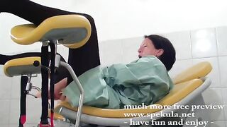 The girl was fucked at the gynecologist's desk