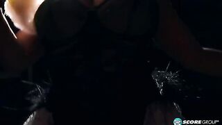 Burlesque XXX with fat Liza Biggs and her huge boobs