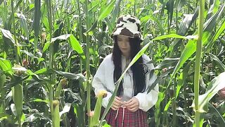 A security guard caught a thief and fucked her in the cornfield