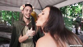 A nice picnic in public, with a blowjob twist