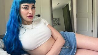 A girl with big boobs is always a great attraction, especially as a step sis