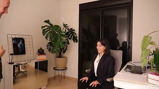 The tongue is very good, the employee enjoyed it - an exclusive video