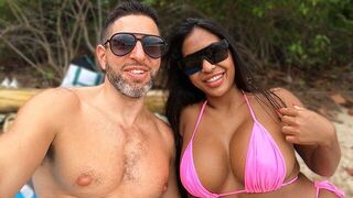 A vacation success story: sea, sun, and intimate beach thrill