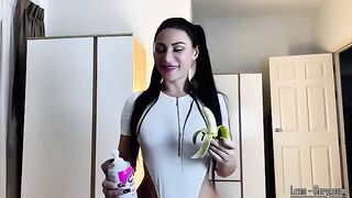 The body of the sexy brunette is a perfect weapon