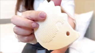 A Japanese woman's tight pussy squeezes her cum, causing a huge squirt