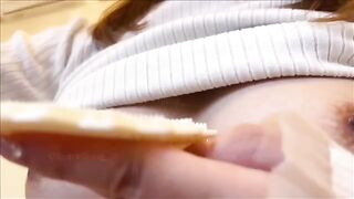 A Japanese woman's tight pussy squeezes her cum, causing a huge squirt