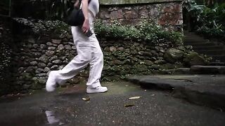 A man without a saddle, but with excellent form in riding