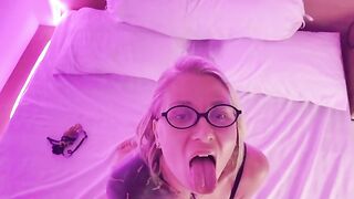 A man made cumshot on the face of his girlfriend