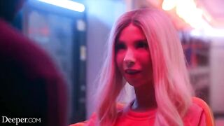 A pretty girl Kenzie cheats on her boyfriend in public